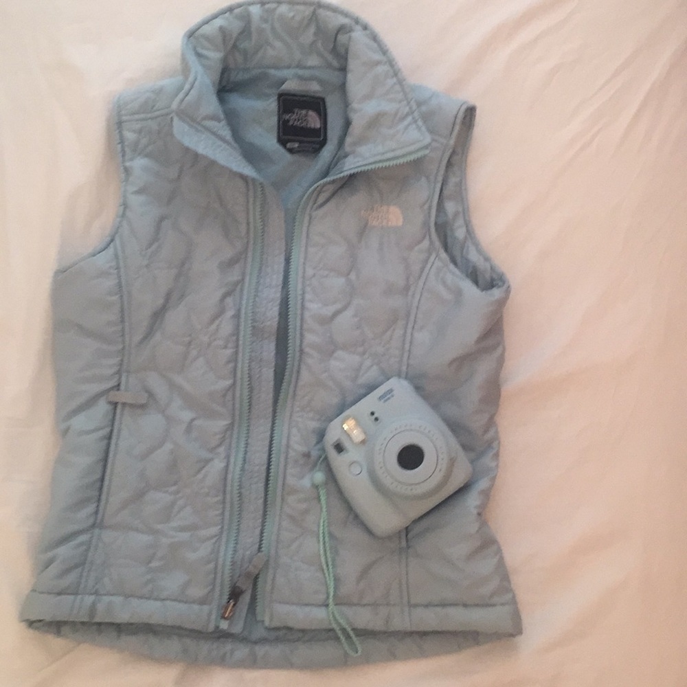 • Women’s North Face Vest •